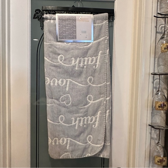 DEBORAH CONNOLLY DESIGNS FASHION THROW 50" x 60" CHENILLE WOVEN REVERSIBLE - Picture 6 of 6